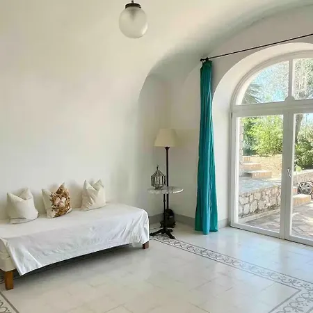 Cesina Apartman Capri
